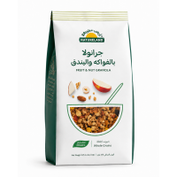 جرانولا بالفواكه والبندق من أرض الطبيعة