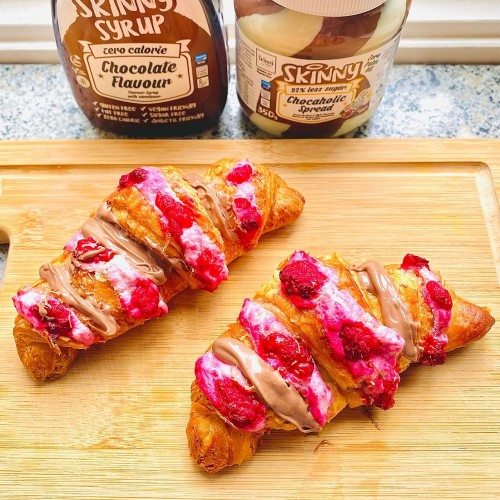 زبدة شوكولاته مع شوكولاته بيضاء بالبندق من ذا سكيني فود