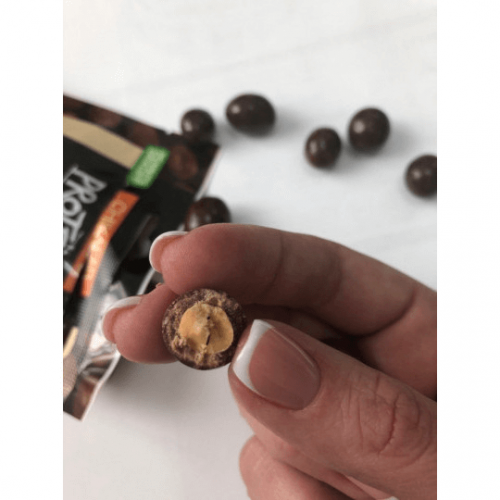 كرات الشوكلاته بالفول السوداني عالي البروتين شيك لاب